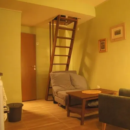 Tiny Duplex By The Park Apartment *