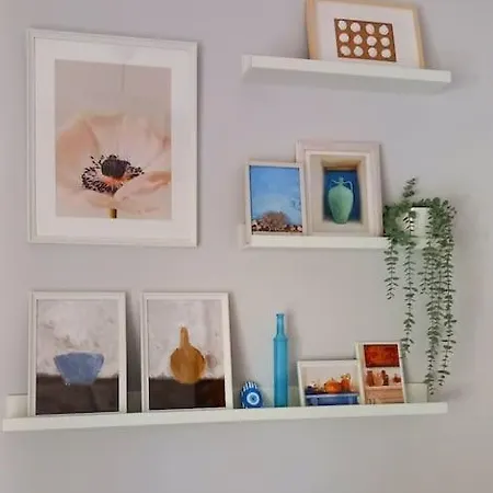 A Cozy Modern 4 Minutes Walk From Metro Athens