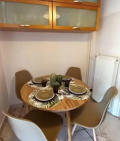 Apartment A Cozy Modern 4 Minutes Walk From Metro Athens