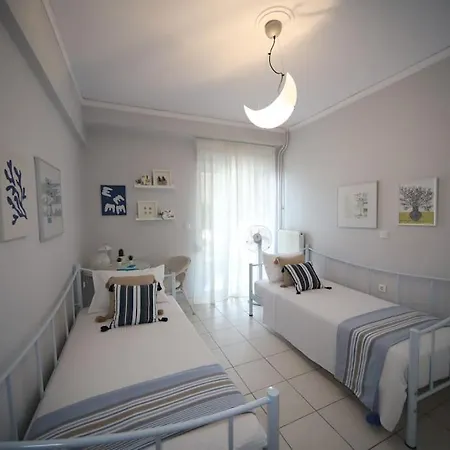 A Cozy Modern 4 Minutes Walk From Metro * Athens