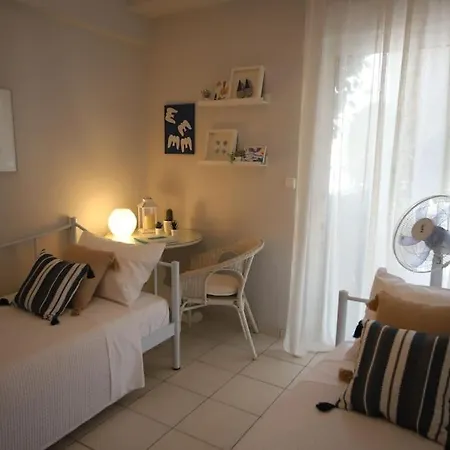A Cozy Modern 4 Minutes Walk From Metro * Athens