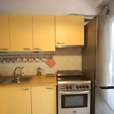 A Cozy Modern 4 Minutes Walk From Metro Apartment