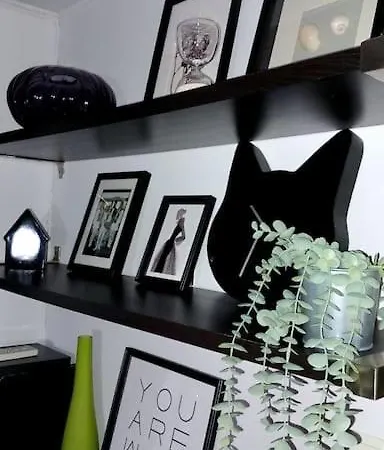 Apartment A Cozy Modern 4 Minutes Walk From Metro