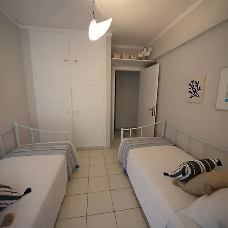 A Cozy Modern 4 Minutes Walk From Metro Athens