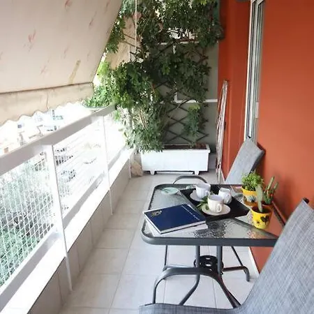 A Cozy Modern 4 Minutes Walk From Metro Athens
