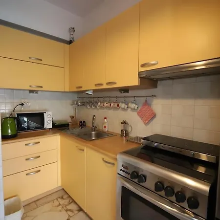 Apartment A Cozy Modern 4 Minutes Walk From Metro