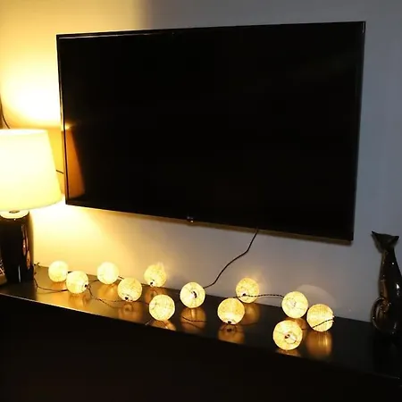 Apartment A Cozy Modern 4 Minutes Walk From Metro