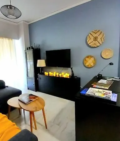 Apartment A Cozy Modern 4 Minutes Walk From Metro Athens