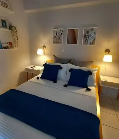 A Cozy Modern 4 Minutes Walk From Metro Athens
