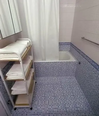 A Cozy Modern 4 Minutes Walk From Metro Apartment