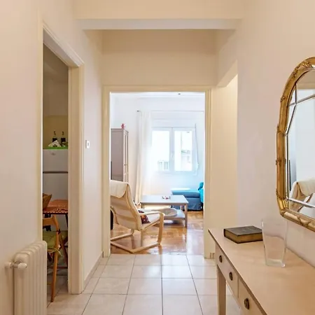 Quiet Central Apt In Picturesque Pagrati