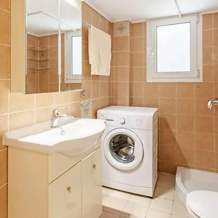 Quiet Central Apt In Picturesque Pagrati Apartment