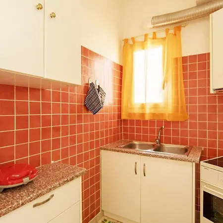 Quiet Central Apt In Picturesque Pagrati Athens