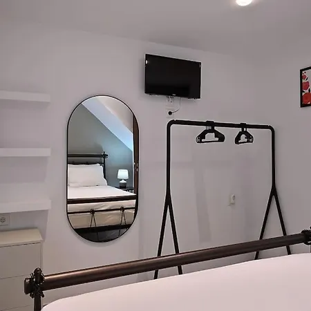 Seabreeze In Palaio Faliro/ Netflix Athen