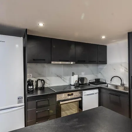 Gazi Apartment *