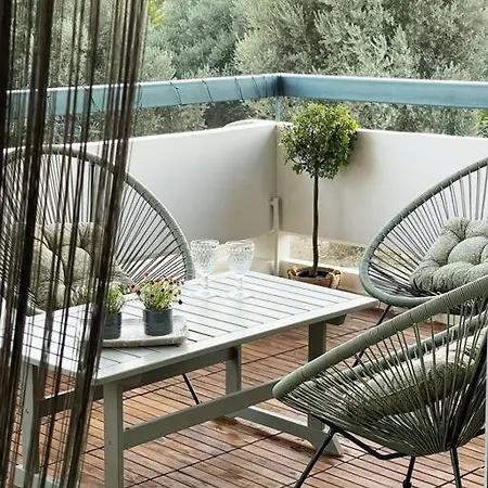γήινη πολυτέλεια και ηρεμία στο κέντρο των β προαστίων Athens