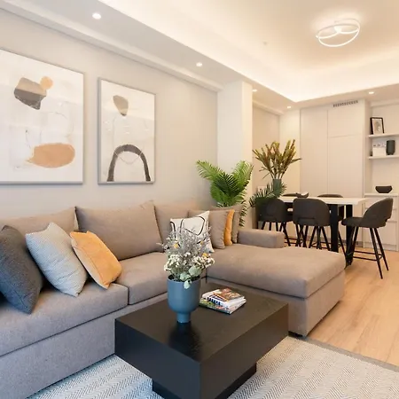 דירה Newly Renovated 2 Bedroom Apartment, 5min To Metro *