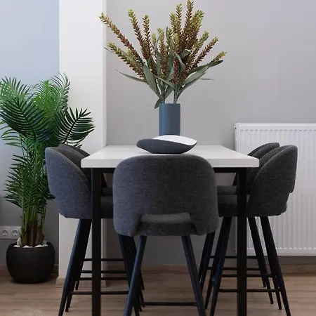 דירה Newly Renovated 2 Bedroom Apartment, 5min To Metro אתונה