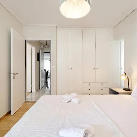 Elegant In Pagrati Apartment