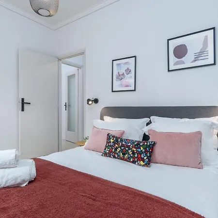 Zeus 2-bedroom In Apartment