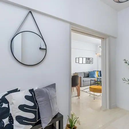 Zeus 2-bedroom In Apartment *