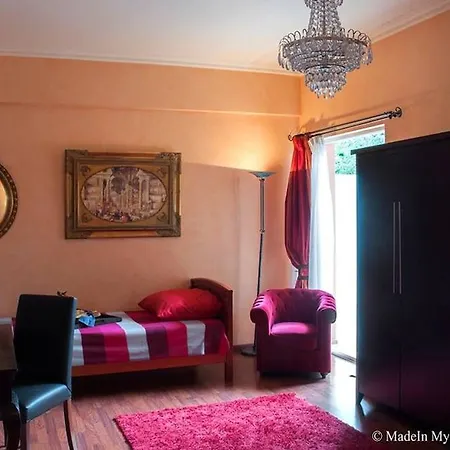 Anastazia Luxury & 2*