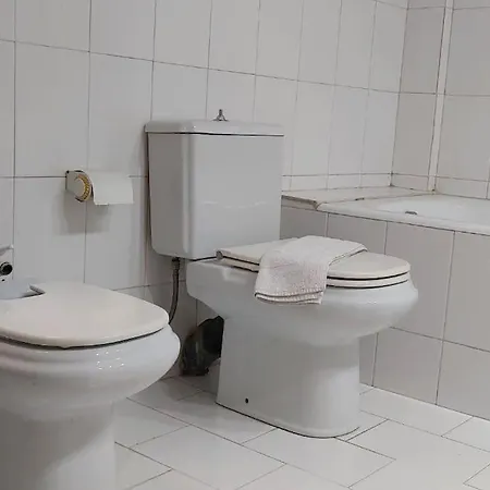 Victoria Centre 6 Bd, 2 Bath * Athens