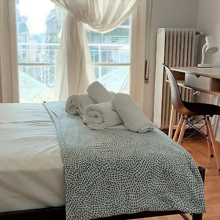 Victoria Centre 6 Bd, 2 Bath