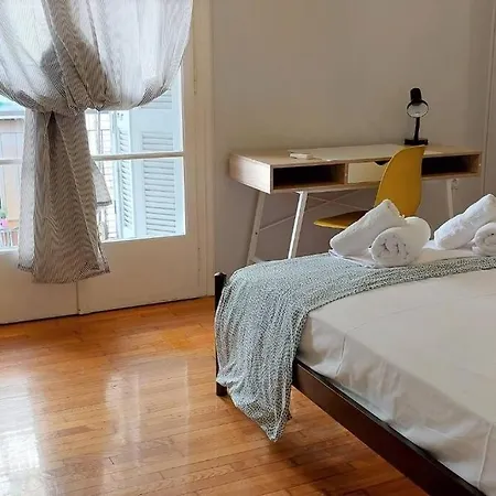 Victoria Centre 6 Bd, 2 Bath