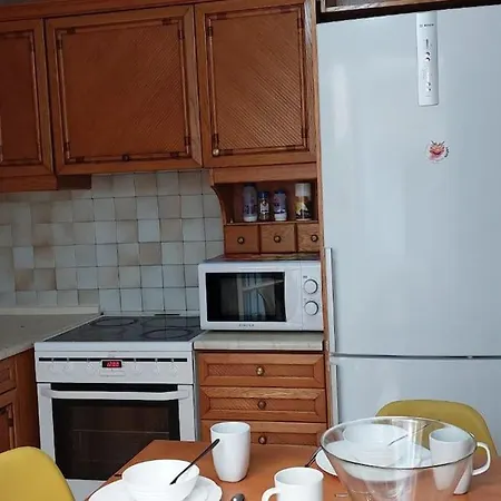 Victoria Centre 6 Bd, 2 Bath Apartment Athens