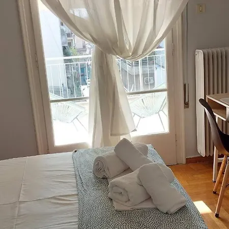 Victoria Centre 6 Bd, 2 Bath * Athens