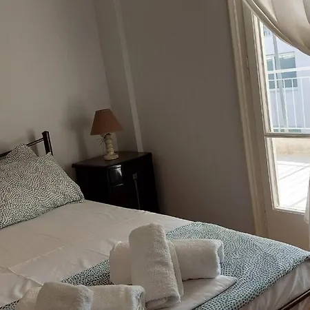 Apartment Victoria Centre 6 Bd, 2 Bath Athens