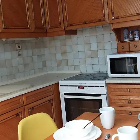 Victoria Centre 6 Bd, 2 Bath Apartment Athens