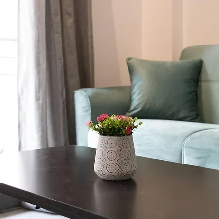 Apartment Academy Elegant #102 *