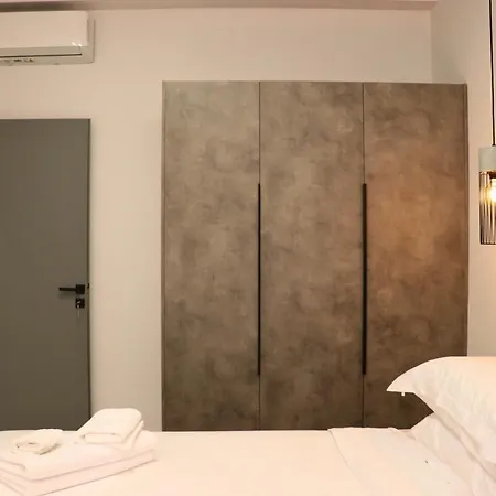 The Philosopher's House Apartment *