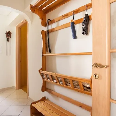 10min Walk From Acropolis !!! *