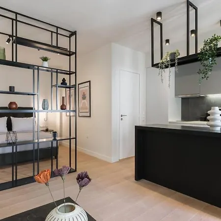 Apartment Academy Elegant #202