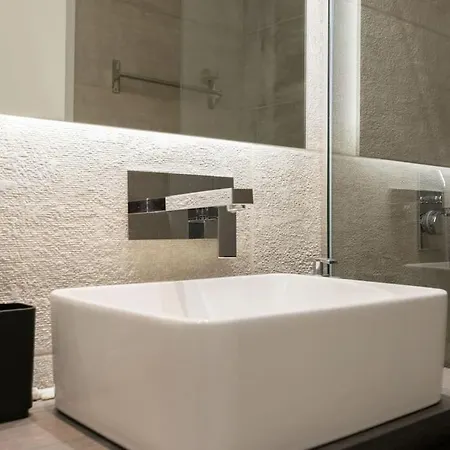 Academy Elegant #301 / Stunning Terrace Apartment