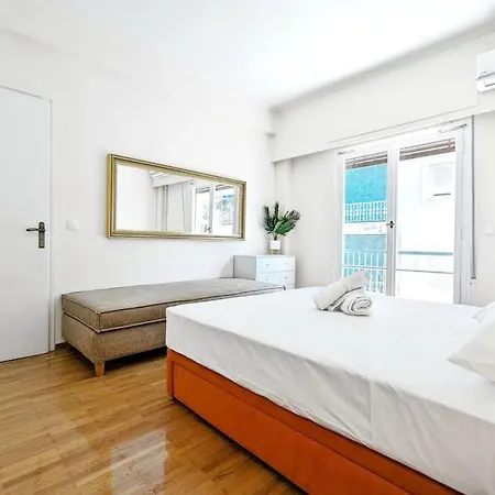 Divas Velvet Gold Apartment *