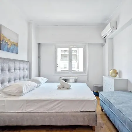 Divas Velvet Gold Apartment