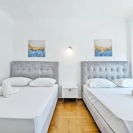 Divas Velvet Gold Apartment *