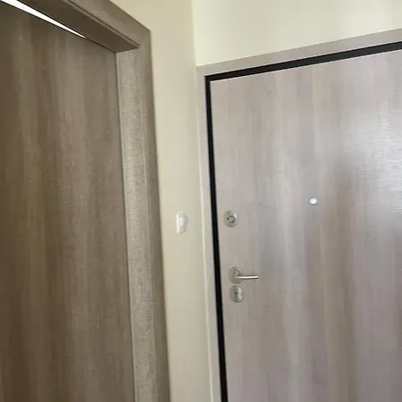 Gold Studio 4th Floor Apartment *