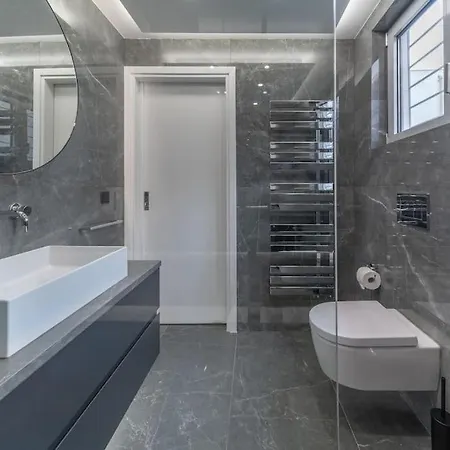 The Hostmaster Luminous Elite Estate Apartment
