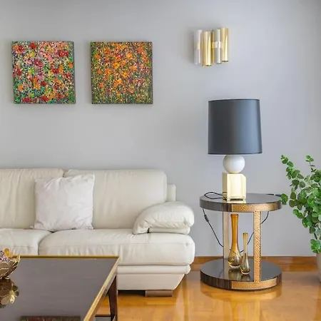 The Hostmaster Luminous Elite Estate Apartment