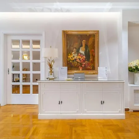 The Hostmaster Luminous Elite Estate Athens