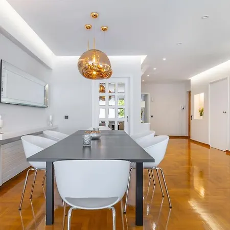 The Hostmaster Luminous Elite Estate Apartment *