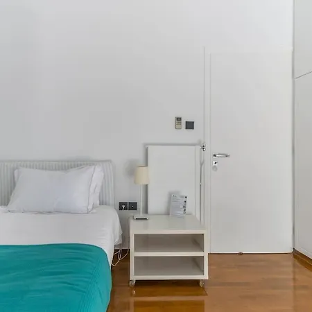 The Hostmaster Luminous Elite Estate Apartment