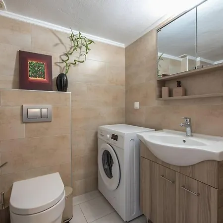 Serene Getaway In Thiseio Athens