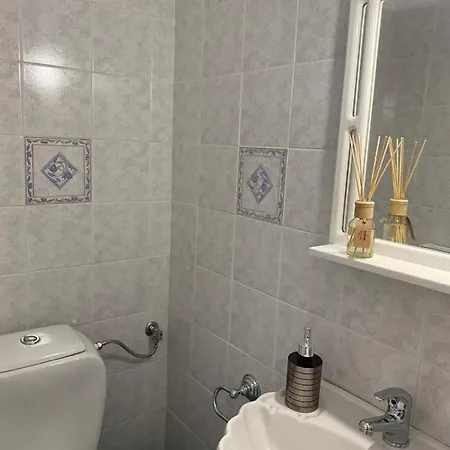2 Bd Floor Aprt With Acropolis View *