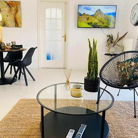 2 Bd Floor Aprt With Acropolis View Apartment
